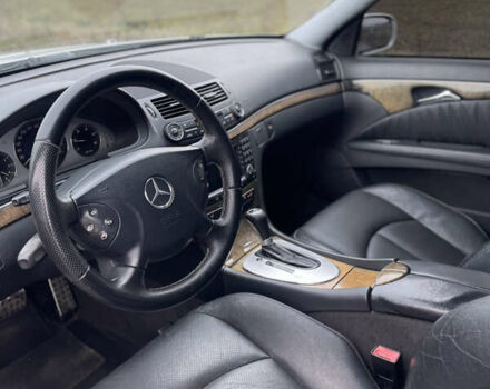 Сірий Мерседес Е-Клас, об'ємом двигуна 2.2 л та пробігом 265 тис. км за 5900 $, фото 29 на Automoto.ua