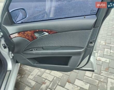 Серый Мерседес Е-Класс, объемом двигателя 2.1 л и пробегом 400 тыс. км за 5300 $, фото 8 на Automoto.ua