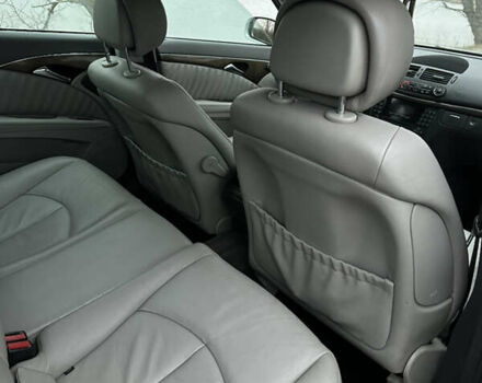 Сірий Мерседес Е-Клас, об'ємом двигуна 2.15 л та пробігом 200 тис. км за 5100 $, фото 16 на Automoto.ua