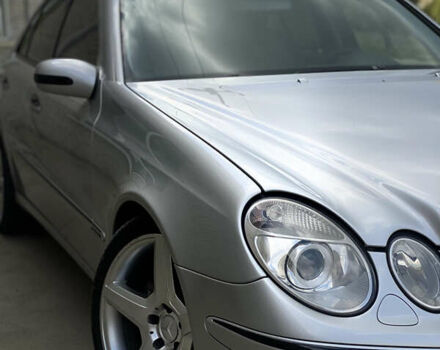 Мерседес Е-Класс 2003 в Львове на Automoto.ua Серый Мерседес Е-Класс, объемом двигателя 4 л и пробегом 330 тыс. км за 9500 $, фото 10 на Automoto.ua