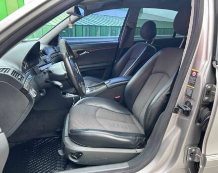 Сірий Мерседес Е-Клас, об'ємом двигуна 2.7 л та пробігом 382 тис. км за 7490 $, фото 10 на Automoto.ua