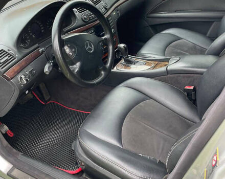 Серый Мерседес Е-Класс, объемом двигателя 2.6 л и пробегом 322 тыс. км за 4700 $, фото 9 на Automoto.ua