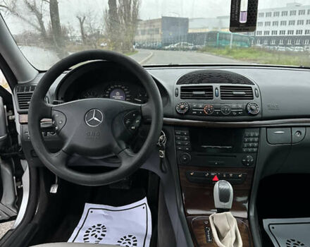 Сірий Мерседес Е-Клас, об'ємом двигуна 2.15 л та пробігом 200 тис. км за 5100 $, фото 11 на Automoto.ua