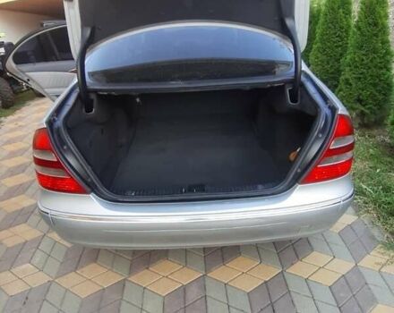 Мерседес Е-Класс 2003 в Сваляве на Automoto.ua Серый Мерседес Е-Класс, объемом двигателя 2.6 л и пробегом 249 тыс. км за 5700 $, фото 4 на Automoto.ua