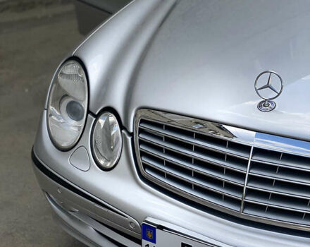 Мерседес Е-Класс 2003 в Львове на Automoto.ua Серый Мерседес Е-Класс, объемом двигателя 4 л и пробегом 330 тыс. км за 9500 $, фото 3 на Automoto.ua