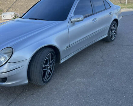 Серый Мерседес Е-Класс, объемом двигателя 3.2 л и пробегом 300 тыс. км за 6500 $, фото 1 на Automoto.ua