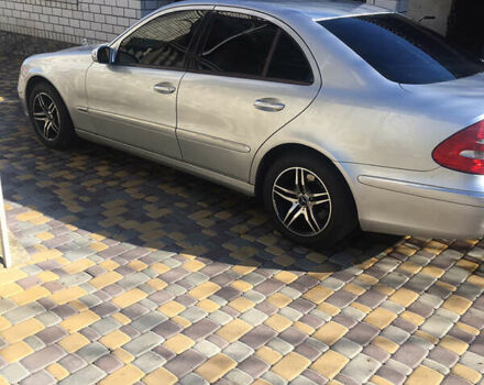 Сірий Мерседес Е-Клас, об'ємом двигуна 2.6 л та пробігом 376 тис. км за 6500 $, фото 1 на Automoto.ua