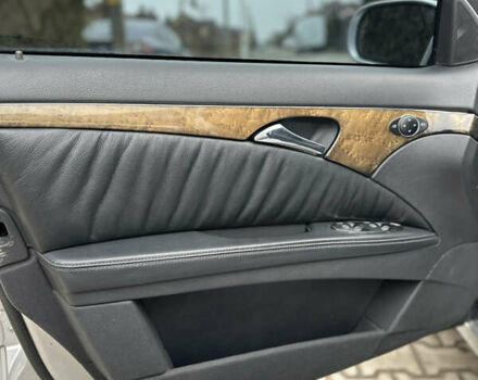 Сірий Мерседес Е-Клас, об'ємом двигуна 2.2 л та пробігом 266 тис. км за 6200 $, фото 11 на Automoto.ua