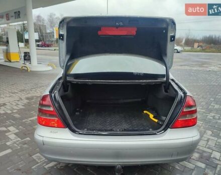 Серый Мерседес Е-Класс, объемом двигателя 2.1 л и пробегом 400 тыс. км за 5300 $, фото 5 на Automoto.ua