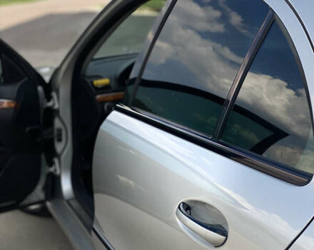 Мерседес Е-Класс 2003 в Львове на Automoto.ua Серый Мерседес Е-Класс, объемом двигателя 4 л и пробегом 330 тыс. км за 9500 $, фото 5 на Automoto.ua