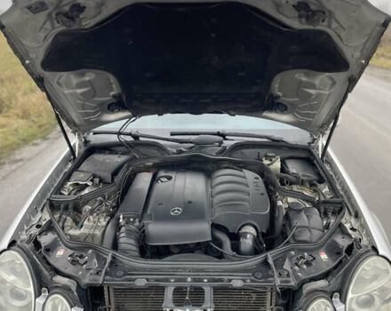 Сірий Мерседес Е-Клас, об'ємом двигуна 2.2 л та пробігом 265 тис. км за 5900 $, фото 48 на Automoto.ua