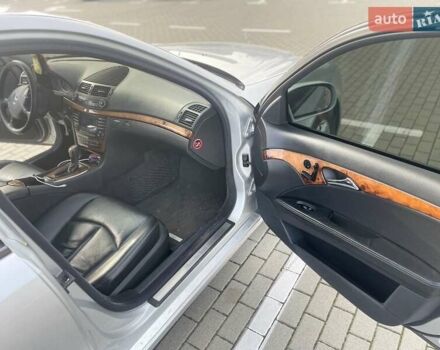 Серый Мерседес Е-Класс, объемом двигателя 2.7 л и пробегом 200 тыс. км за 8000 $, фото 1 на Automoto.ua