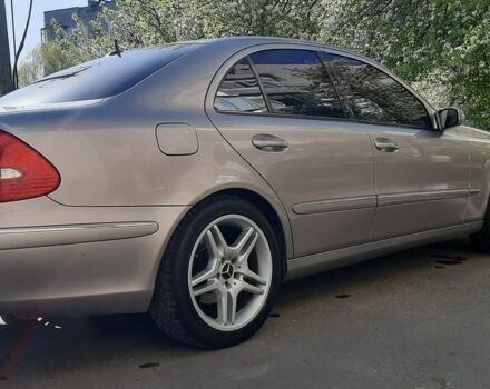 Серый Мерседес Е-Класс, объемом двигателя 3 л и пробегом 400 тыс. км за 6500 $, фото 5 на Automoto.ua