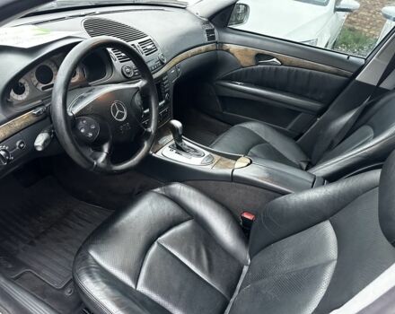 Серый Мерседес Е-Класс, объемом двигателя 3.2 л и пробегом 350 тыс. км за 7500 $, фото 5 на Automoto.ua