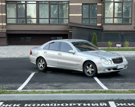 Серый Мерседес Е-Класс, объемом двигателя 2.7 л и пробегом 409 тыс. км за 5800 $, фото 3 на Automoto.ua