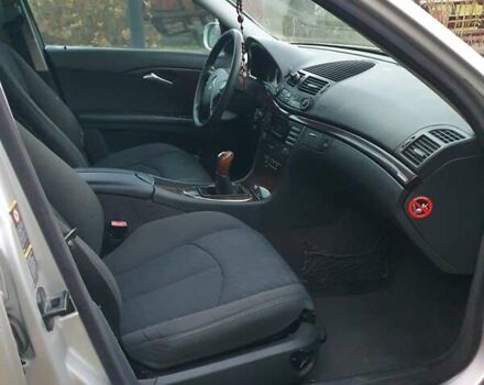 Серый Мерседес Е-Класс, объемом двигателя 1.8 л и пробегом 248 тыс. км за 4800 $, фото 26 на Automoto.ua