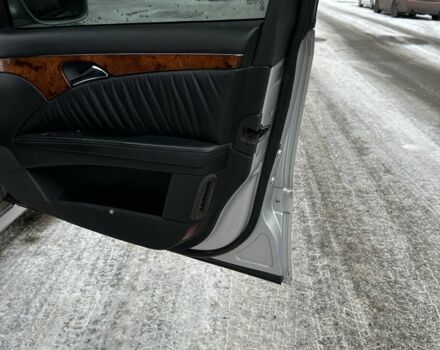 Сірий Мерседес Е-Клас, об'ємом двигуна 2.6 л та пробігом 350 тис. км за 4900 $, фото 11 на Automoto.ua