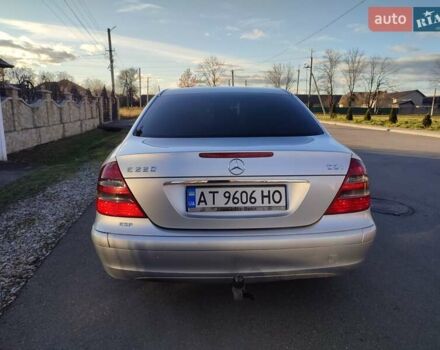 Мерседес Е-Класс 2003 в Коломые на Automoto.ua Серый Мерседес Е-Класс, объемом двигателя 2.15 л и пробегом 400 тыс. км за 5600 $, фото 6 на Automoto.ua