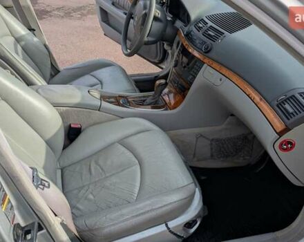 Серый Мерседес Е-Класс, объемом двигателя 2.2 л и пробегом 353 тыс. км за 3100 $, фото 11 на Automoto.ua