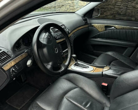 Сірий Мерседес Е-Клас, об'ємом двигуна 2.2 л та пробігом 266 тис. км за 6200 $, фото 5 на Automoto.ua