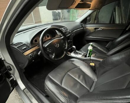 Серый Мерседес Е-Класс, объемом двигателя 2.2 л и пробегом 400 тыс. км за 3500 $, фото 2 на Automoto.ua