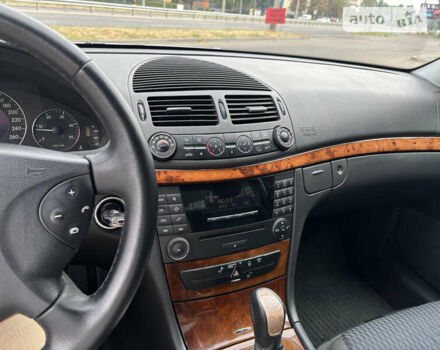 Сірий Мерседес Е-Клас, об'ємом двигуна 2.2 л та пробігом 361 тис. км за 7000 $, фото 21 на Automoto.ua