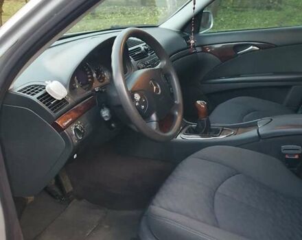 Серый Мерседес Е-Класс, объемом двигателя 1.8 л и пробегом 248 тыс. км за 4800 $, фото 24 на Automoto.ua