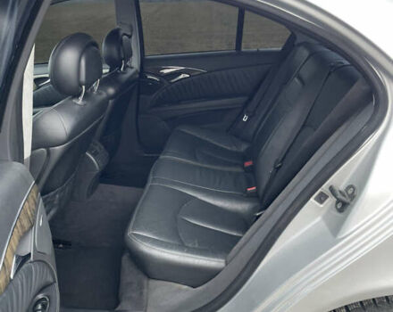 Сірий Мерседес Е-Клас, об'ємом двигуна 2.2 л та пробігом 265 тис. км за 5900 $, фото 33 на Automoto.ua