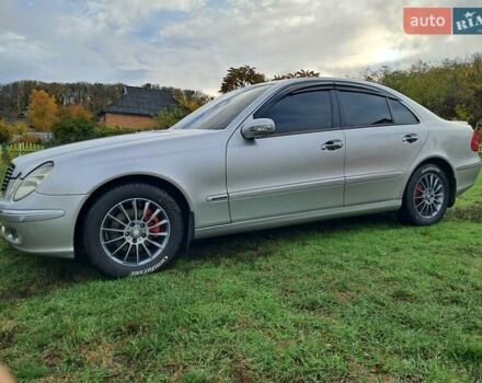 Мерседес Е-Класс 2003 в Лохвице на Automoto.ua Серый Мерседес Е-Класс, объемом двигателя 2 л и пробегом 336 тыс. км за 7000 $, фото 1 на Automoto.ua