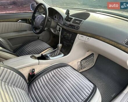 Серый Мерседес Е-Класс, объемом двигателя 4 л и пробегом 372 тыс. км за 6400 $, фото 7 на Automoto.ua