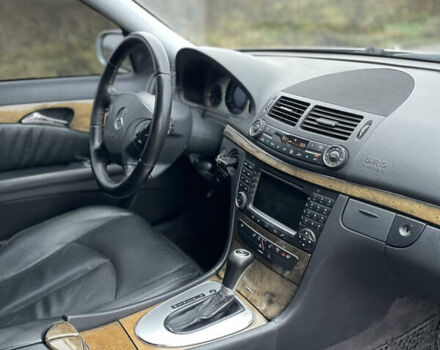 Сірий Мерседес Е-Клас, об'ємом двигуна 2.2 л та пробігом 265 тис. км за 5900 $, фото 37 на Automoto.ua