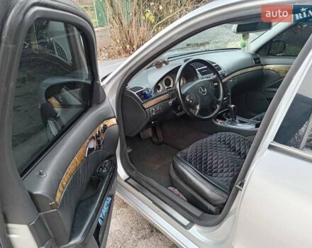 Серый Мерседес Е-Класс, объемом двигателя 2.69 л и пробегом 350 тыс. км за 6600 $, фото 4 на Automoto.ua