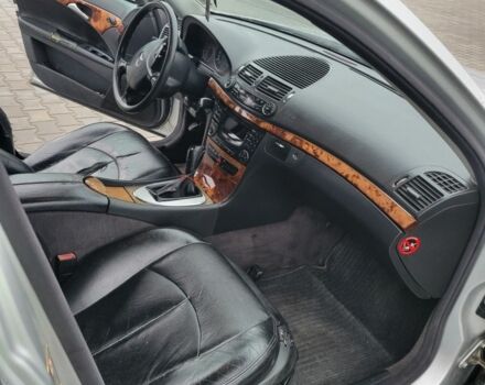 Серый Мерседес Е-Класс, объемом двигателя 2.2 л и пробегом 406 тыс. км за 2650 $, фото 13 на Automoto.ua