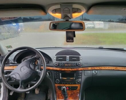 Серый Мерседес Е-Класс, объемом двигателя 2.2 л и пробегом 406 тыс. км за 2650 $, фото 12 на Automoto.ua