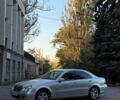 Серый Мерседес Е-Класс, объемом двигателя 2.2 л и пробегом 496 тыс. км за 7000 $, фото 1 на Automoto.ua