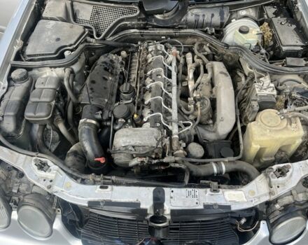 Серый Мерседес Е-Класс, объемом двигателя 3.2 л и пробегом 250 тыс. км за 1690 $, фото 5 на Automoto.ua