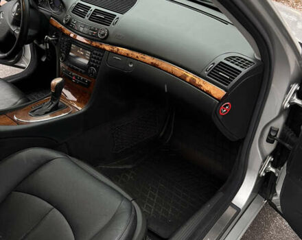 Сірий Мерседес Е-Клас, об'ємом двигуна 2.1 л та пробігом 485 тис. км за 7900 $, фото 16 на Automoto.ua