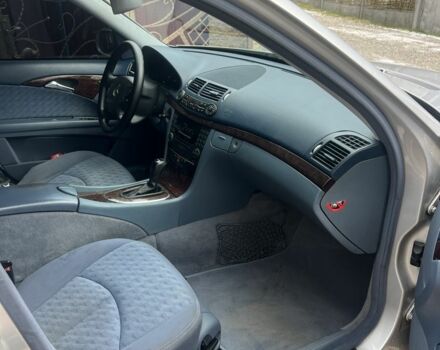 Серый Мерседес Е-Класс, объемом двигателя 2.2 л и пробегом 420 тыс. км за 3150 $, фото 7 на Automoto.ua