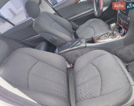 Серый Мерседес Е-Класс, объемом двигателя 2.1 л и пробегом 400 тыс. км за 5300 $, фото 7 на Automoto.ua