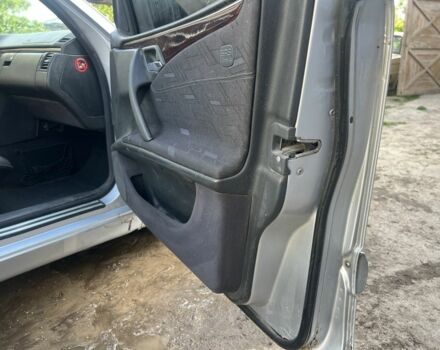 Серый Мерседес Е-Класс, объемом двигателя 3.2 л и пробегом 250 тыс. км за 1690 $, фото 2 на Automoto.ua