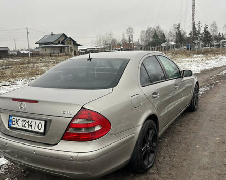 Серый Мерседес Е-Класс, объемом двигателя 2.2 л и пробегом 242 тыс. км за 5300 $, фото 6 на Automoto.ua