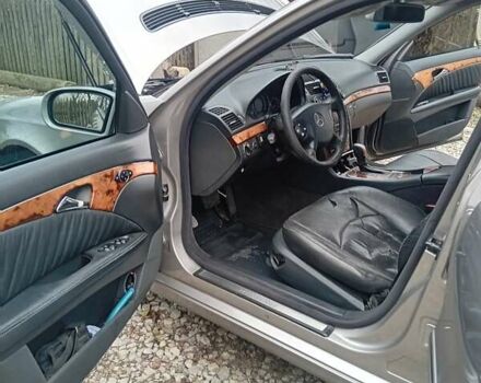 Серый Мерседес Е-Класс, объемом двигателя 2 л и пробегом 359 тыс. км за 5300 $, фото 10 на Automoto.ua