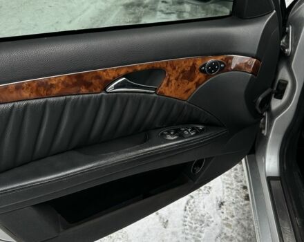 Сірий Мерседес Е-Клас, об'ємом двигуна 2.6 л та пробігом 350 тис. км за 4900 $, фото 12 на Automoto.ua