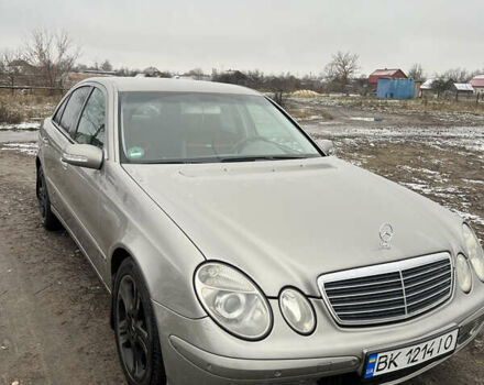 Серый Мерседес Е-Класс, объемом двигателя 2.2 л и пробегом 242 тыс. км за 5300 $, фото 1 на Automoto.ua