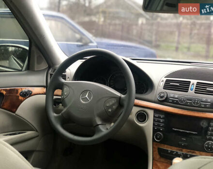 Сірий Мерседес Е-Клас, об'ємом двигуна 2.6 л та пробігом 350 тис. км за 4150 $, фото 26 на Automoto.ua
