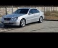 Мерседес Е-Клас 2003 у Чопе на Automoto.ua Сірий Мерседес Е-Клас, об'ємом двигуна 3.2 л та пробігом 388 тис. км за 10000 $, фото 1 на Automoto.ua