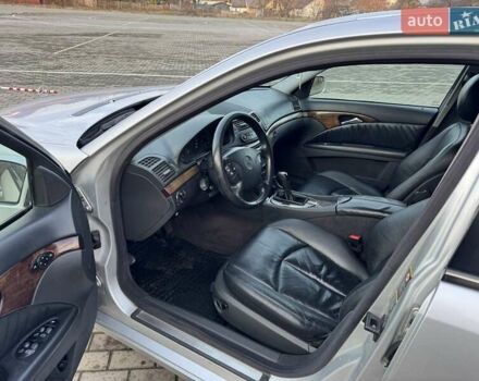 Серый Мерседес Е-Класс, объемом двигателя 2.1 л и пробегом 473 тыс. км за 5750 $, фото 23 на Automoto.ua