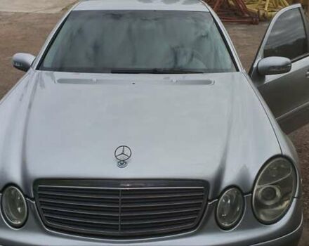 Серый Мерседес Е-Класс, объемом двигателя 2.15 л и пробегом 391 тыс. км за 4000 $, фото 1 на Automoto.ua