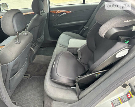 Сірий Мерседес Е-Клас, об'ємом двигуна 2.2 л та пробігом 361 тис. км за 7000 $, фото 13 на Automoto.ua