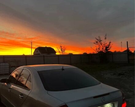 Серый Мерседес Е-Класс, объемом двигателя 2.2 л и пробегом 400 тыс. км за 3500 $, фото 5 на Automoto.ua